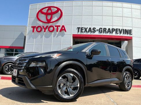Used 2025 Nissan Rogue SV FWD image 2