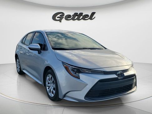 Used 2024 Toyota Corolla LE FWD image 3