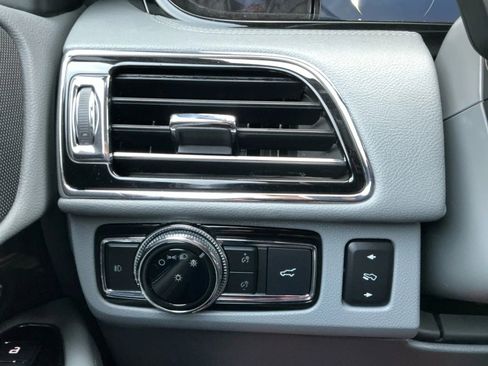 Used 2018 Lincoln Navigator Select w/ Technology Package image 35