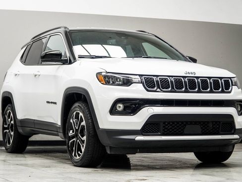 Used 2024 Jeep Compass Limited image 4