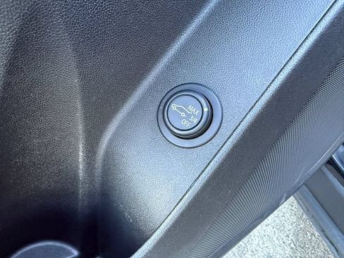 Used 2024 Chevrolet Equinox LT FWD image 29