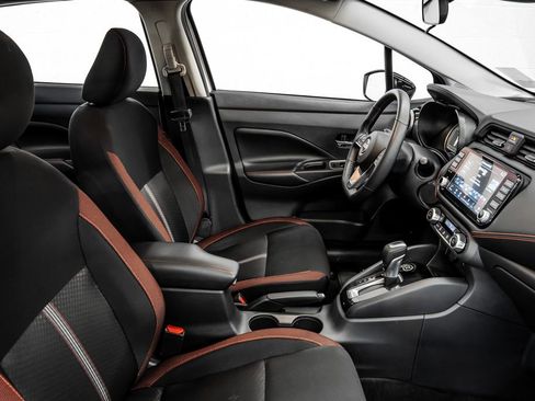 Used 2025 Nissan Versa SR w/ Trunk Package image 30