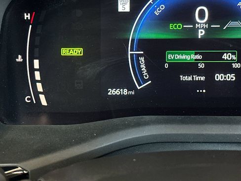 Used 2025 Toyota Camry SE FWD image 24