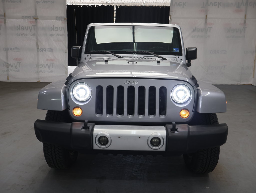 Used 2015 Jeep Wrangler Sahara w/ Connectivity Group AWD/4WD image 2