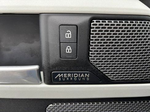 Used 2022 Land Rover Defender 110 X-Dynamic SE image 11