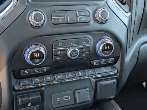 Used 2020 GMC Sierra 1500 AT4 w/ AT4 Premium Package image 29