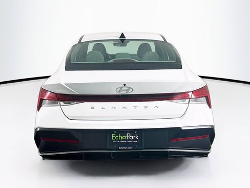 Used 2025 Hyundai Elantra SEL FWD image 7