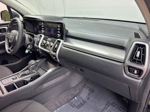 Used 2021 Kia Sorento LX FWD image 13