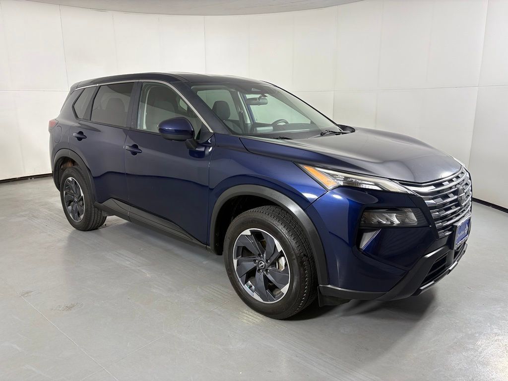 Used 2024 Nissan Rogue SV FWD image 2