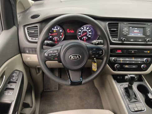 Used 2017 Kia Sedona LX FWD image 22