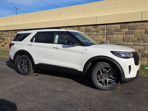 New 2026 Ford Explorer ST-Line w/ ST-Line Street Pack AWD/4WD image 3