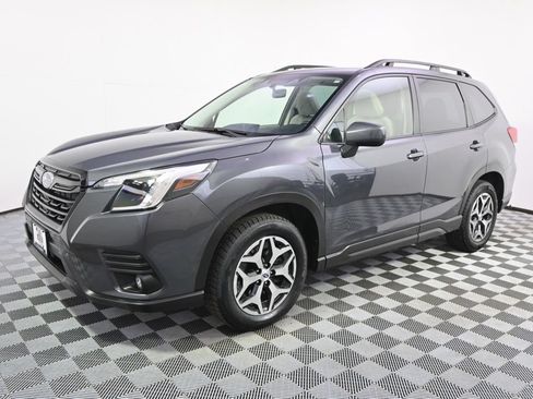 Used 2024 Subaru Forester Premium AWD/4WD image 2