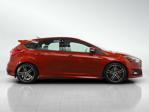 Used 2018 Ford Focus ST w/ Equipment Group 402A FWD image 6