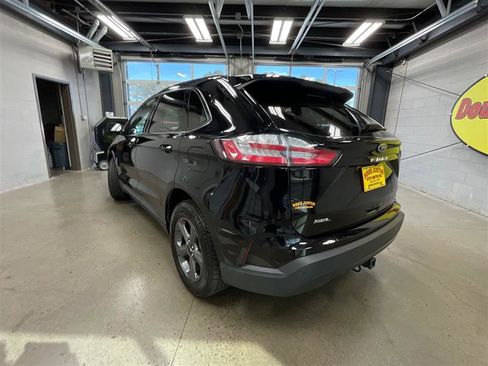 Used 2022 Ford Edge SEL w/ Sport Appearance Package image 3