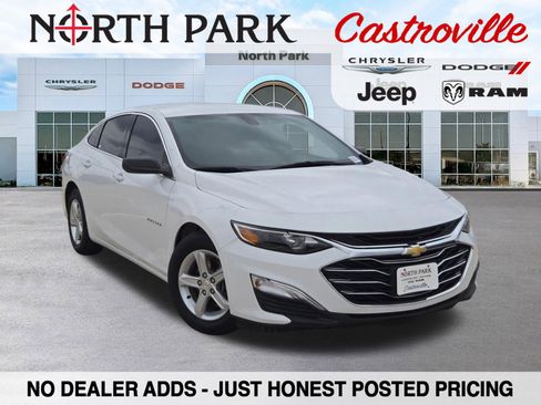 Used 2022 Chevrolet Malibu LS FWD image 1