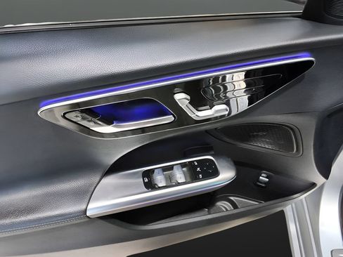 Used 2022 Mercedes-Benz C 300 4MATIC Sedan w/ Pinnacle Trim Package image 10