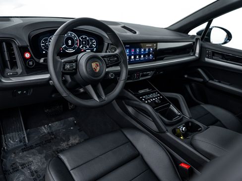 Certified 2026 Porsche Cayenne AWD/4WD image 4