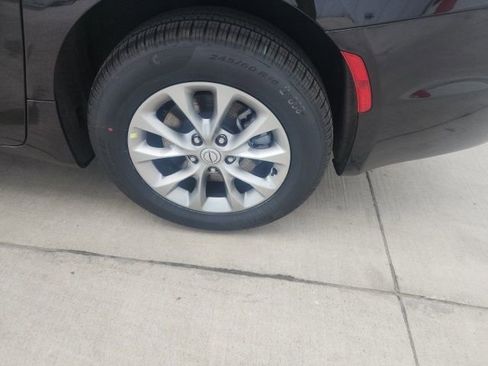 New 2026 Chrysler Pacifica Limited image 28