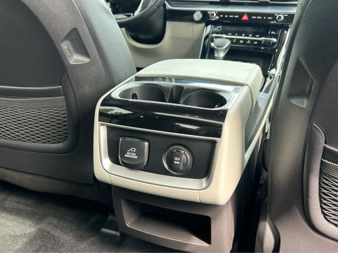 Used 2024 Kia Carnival SX Prestige FWD image 23