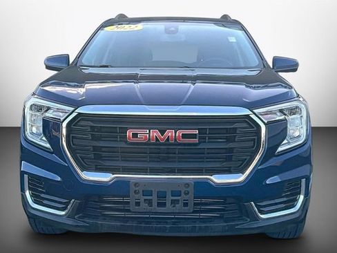 Used 2022 GMC Terrain SLE w/ Driver Convenience Package AWD/4WD image 3