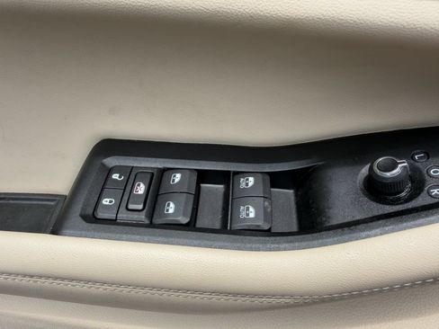 Used 2023 Jeep Grand Cherokee L Limited AWD/4WD image 9