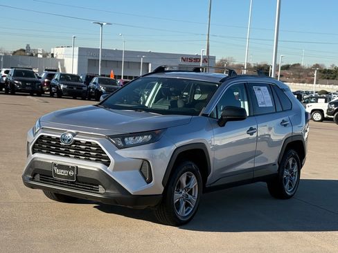 Used 2022 Toyota RAV4 LE image 3