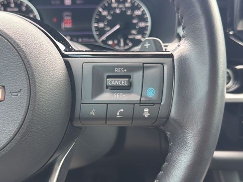 Used 2024 Nissan Pathfinder SL FWD image 29