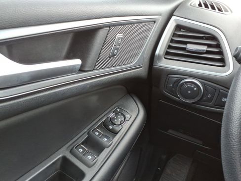 Used 2020 Ford Edge SE image 22