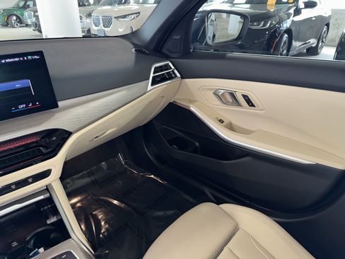 Used 2025 BMW 330i Sedan w/ Convenience Package image 29