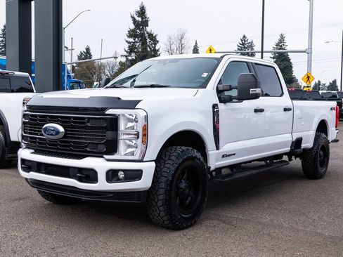 Used 2024 Ford F350 XLT image 3