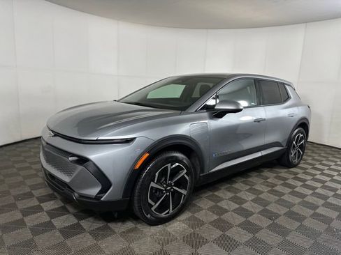 Used 2025 Chevrolet Equinox EV LT w/ Comfort Package image 7