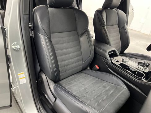 Used 2025 Mitsubishi Outlander SE FWD image 29