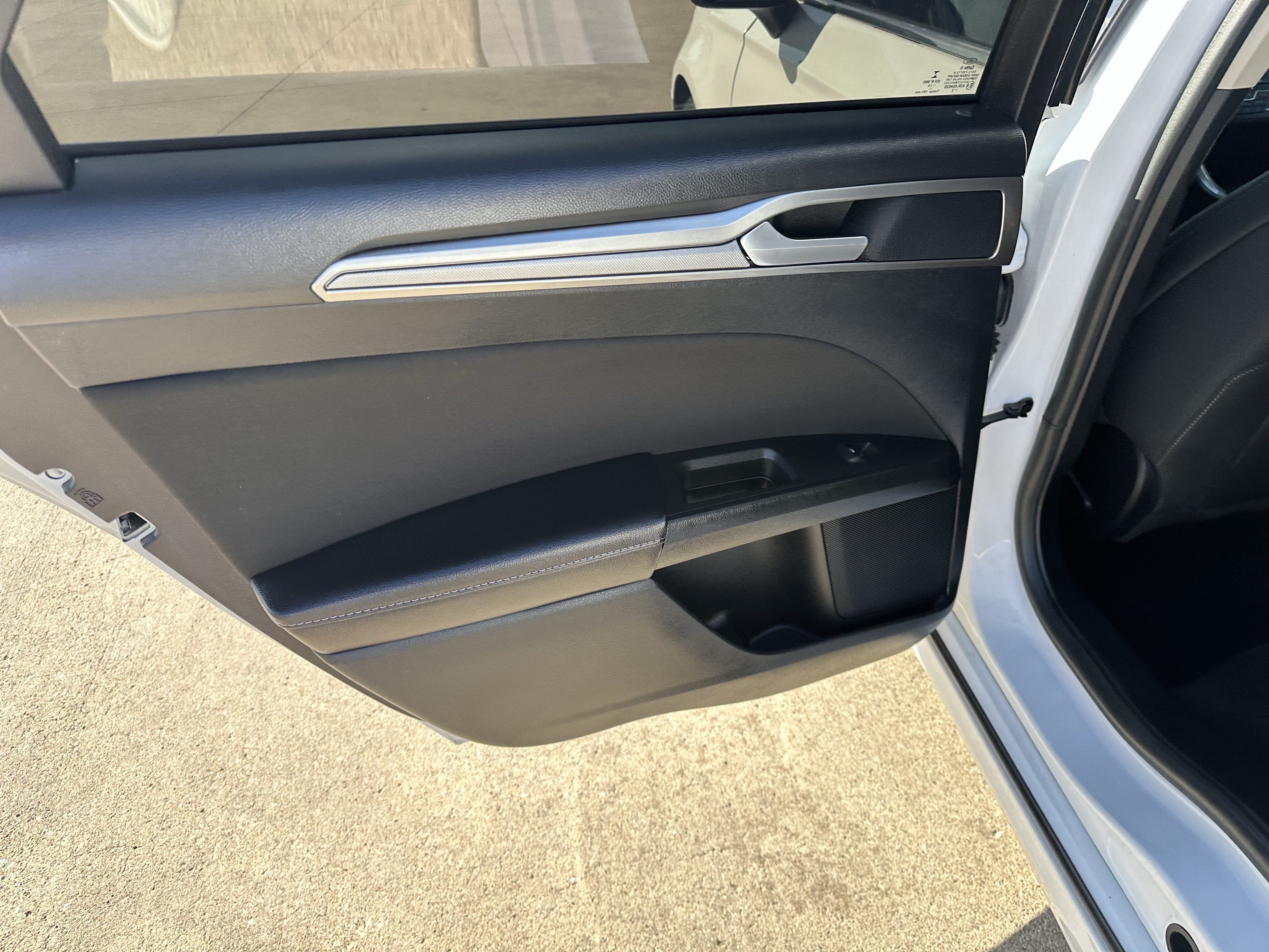 Used 2019 Ford Fusion SE FWD image 9