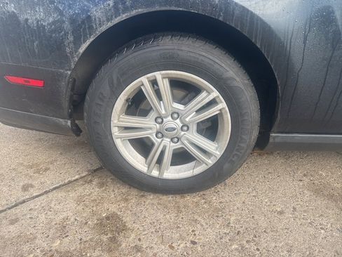 Used 2011 Ford Mustang Coupe image 7