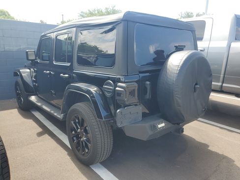 Used 2022 Jeep Wrangler Unlimited Sahara AWD/4WD image 2