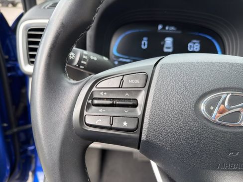 Used 2025 Hyundai Venue SEL FWD image 16