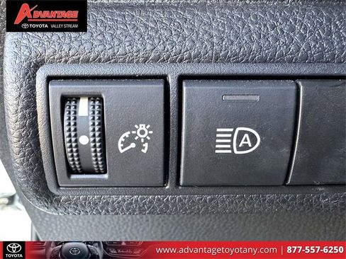 Used 2020 Toyota Corolla LE image 25