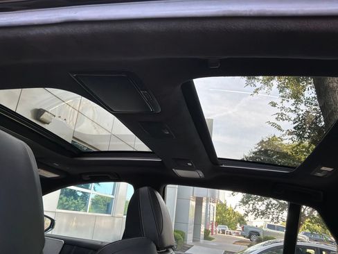 Used 2023 Lexus LS 500 F Sport w/ Cold Weather Package (CK) RWD image 23