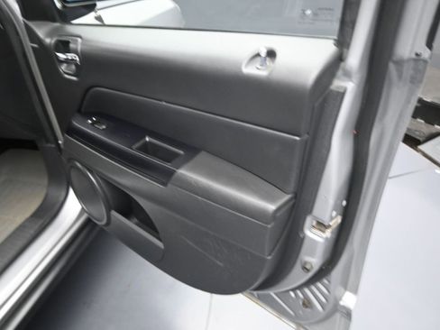 Used 2016 Jeep Compass Sport w/ Power Value Group image 27