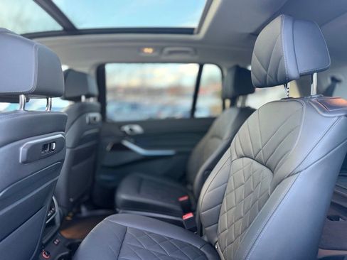 Certified 2024 BMW X7 xDrive40i w/ Premium Package image 22