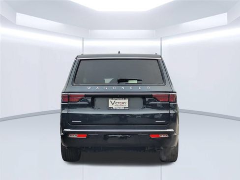 Used 2023 Jeep Wagoneer Series III AWD/4WD image 6