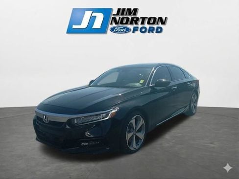 Used 2018 Honda Accord Touring image 4
