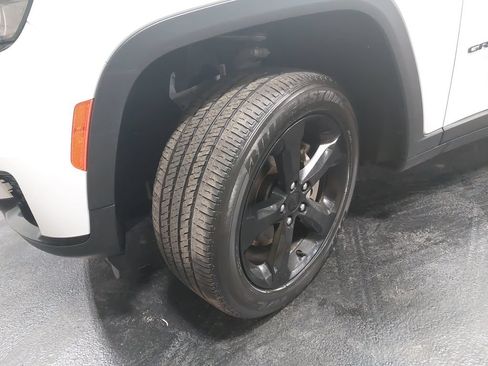 Used 2023 Jeep Grand Cherokee L Laredo AWD/4WD image 34