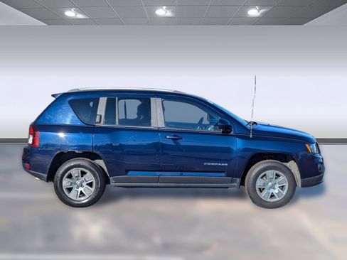 Used 2017 Jeep Compass Latitude image 8