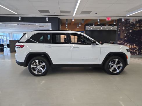 New 2026 Jeep Grand Cherokee Limited image 2