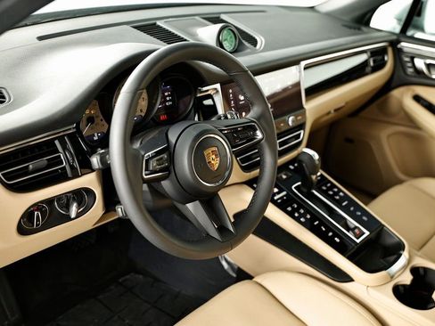 New 2026 Porsche Macan image 4