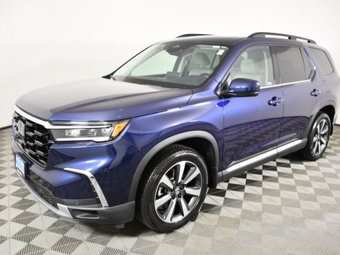 Used 2025 Honda Pilot Touring image 10