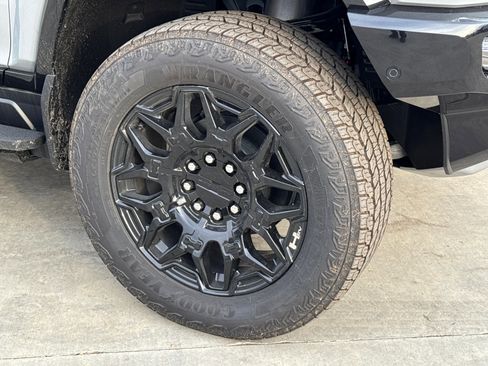 New 2026 GMC Hummer EV 4x4 Crew Cab image 6