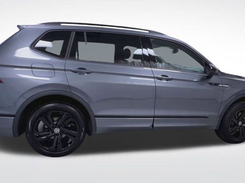 Used 2024 Volkswagen Tiguan SE R-Line image 8