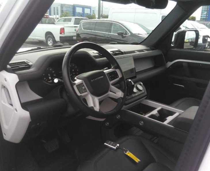 Used 2025 Land Rover Defender 110 S AWD/4WD image 5
